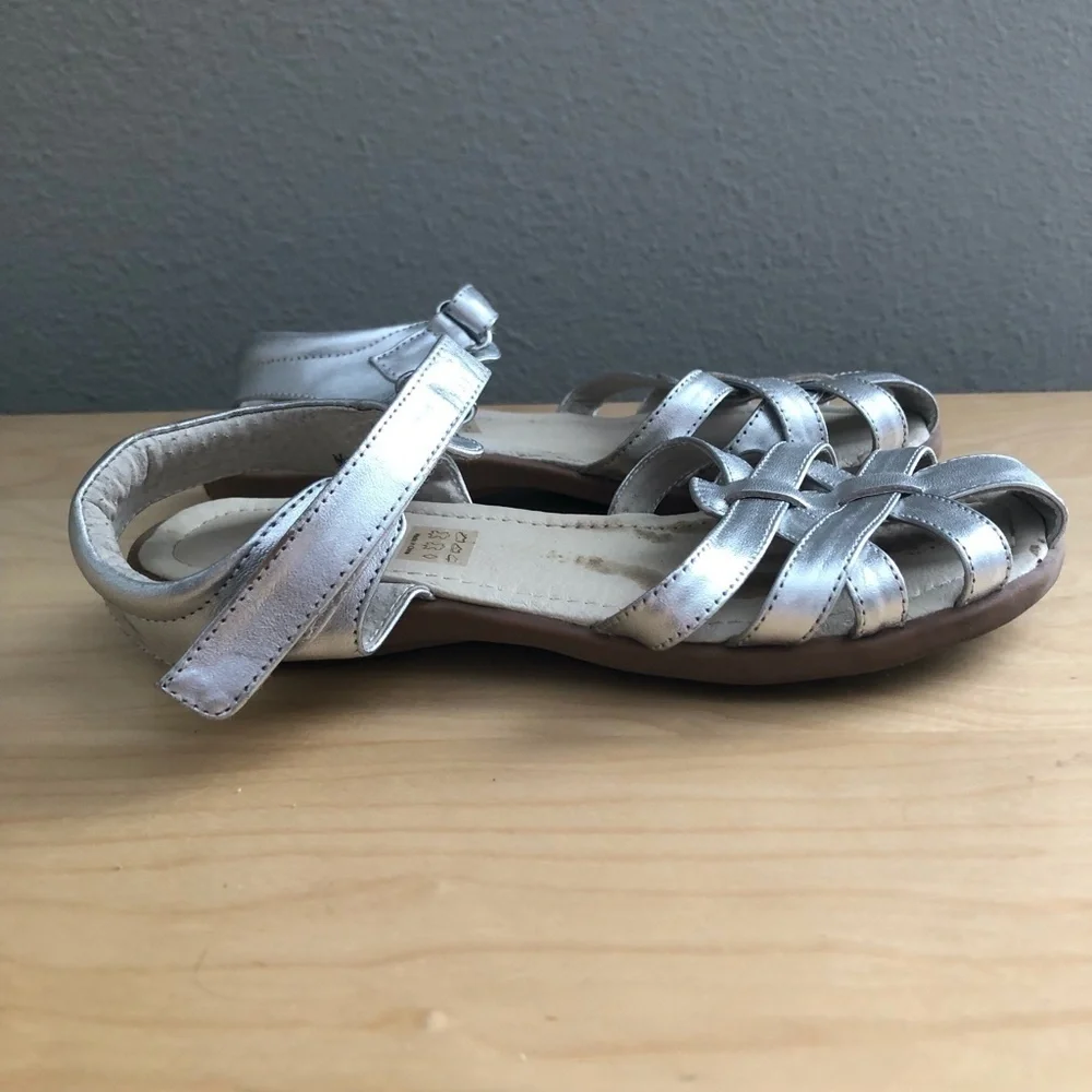 See Kai Run Camila Sandals Girls size 2 Silver Metallic Fisherman Style